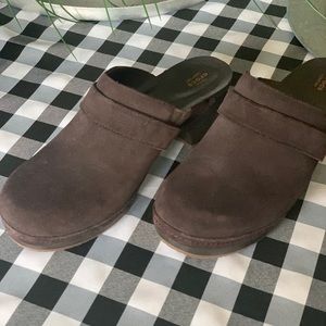 CROCS Clog / Mule.  Style #203415.  Brown Suede. Size 9